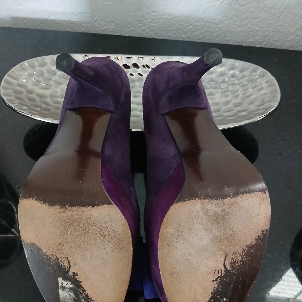 Stunning Purple Suede Bow Heels by Stuart Weitzman – Elegant Statement Pumps - Picture 8 of 16